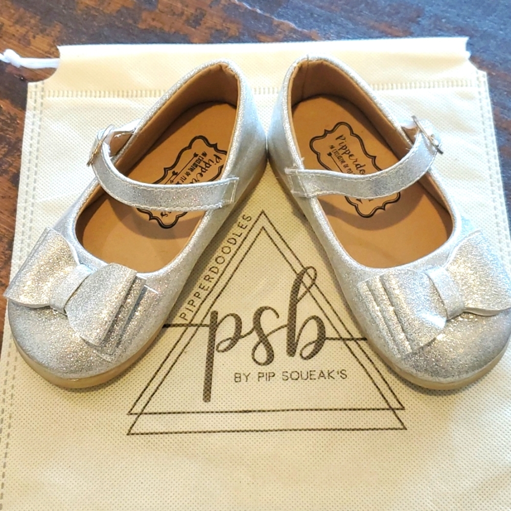 Pip Squeaks / Pipperdoodles Bow shoes